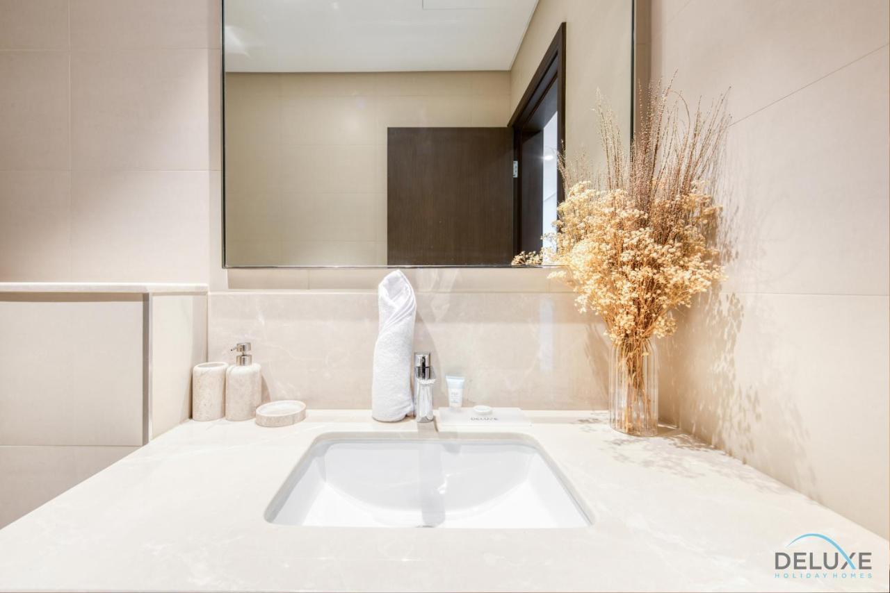 Elegant 2br At Downtown Views Downtown By Deluxe Homes